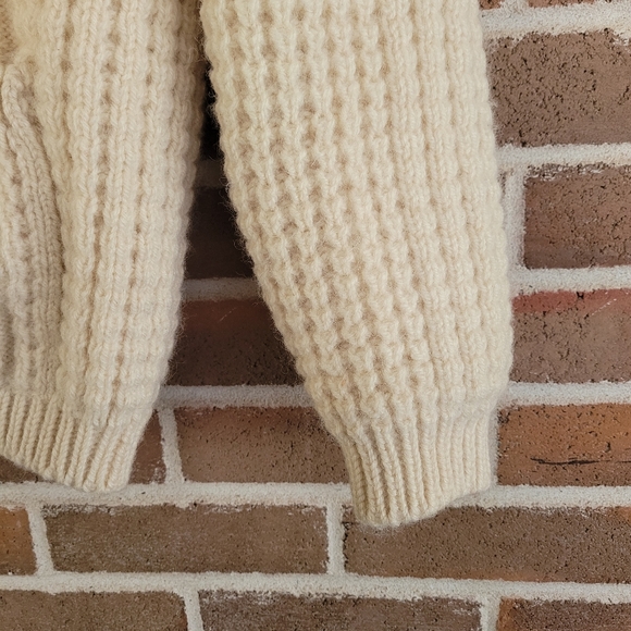 GAELTARRA 100% PURE WOOL. Hnadloomed in ireland lined caridgan. - Picture 5 of 9